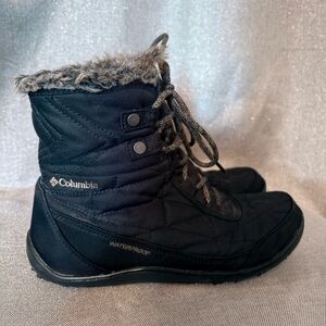 Columbia Women's Minx Shortie 
Black Winter Boots with Fur Lining